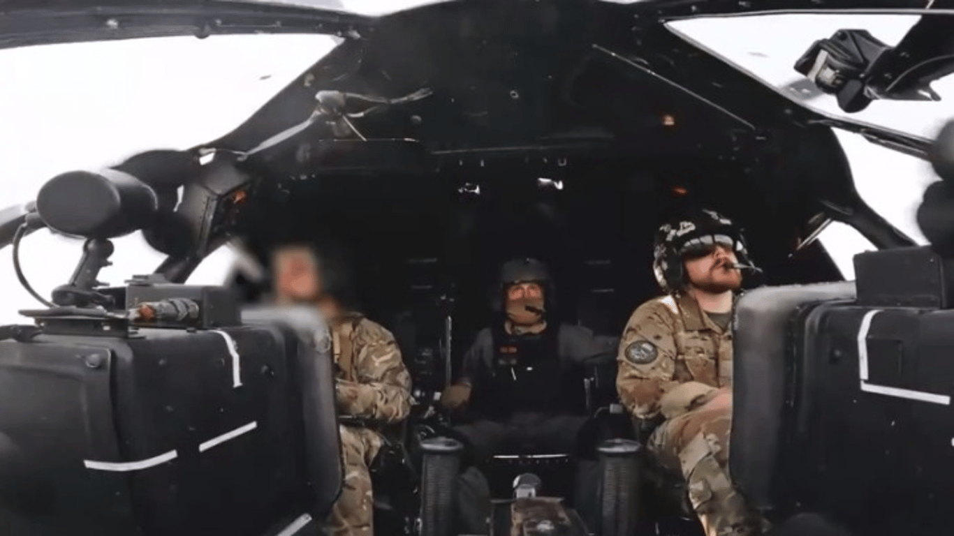 Голодні дракони — ЗСУ показали ефектні кадри роботи гелікоптерів по позиціях РФ