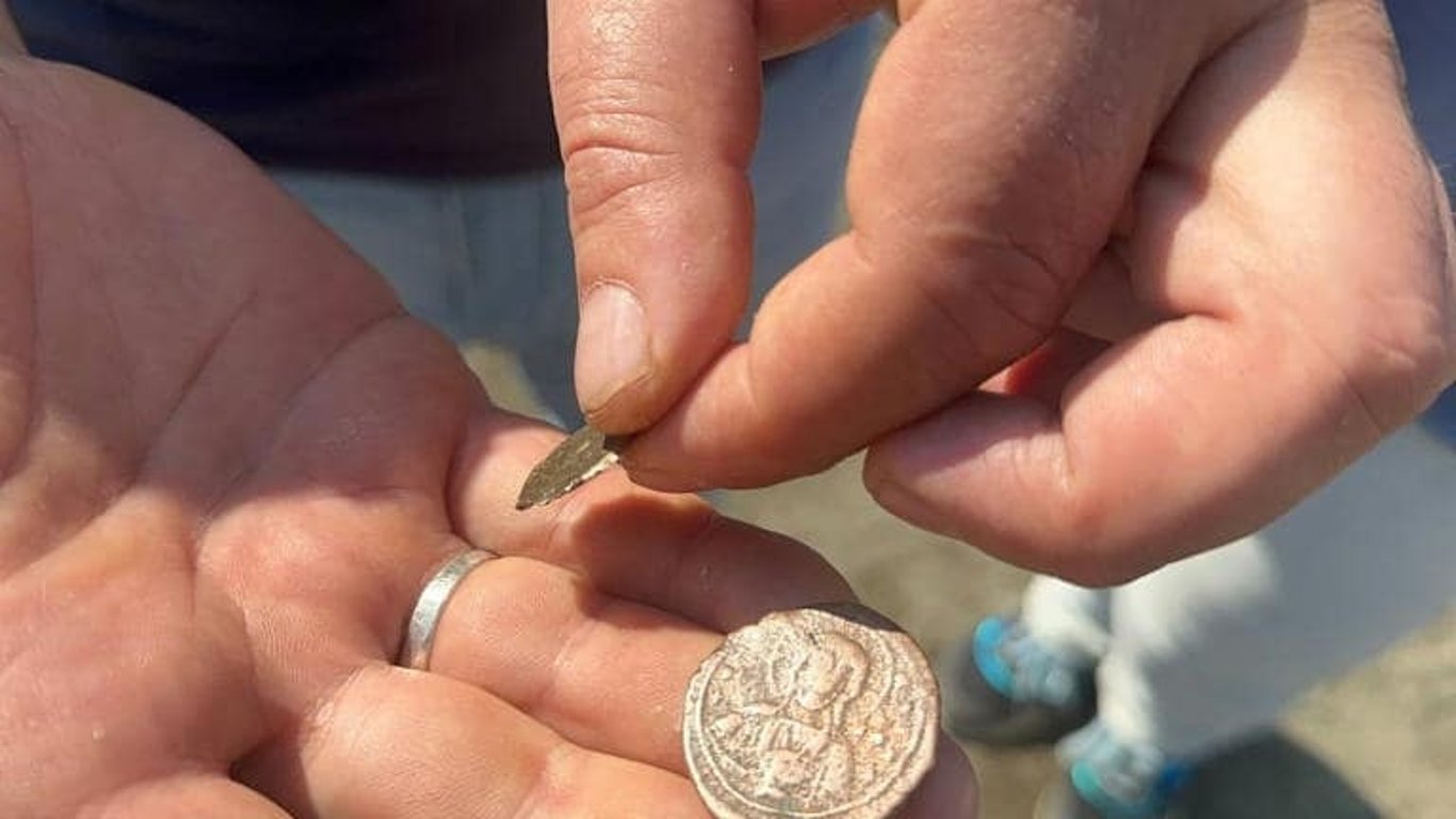 В Турции обнаружили древние монеты с изображением Иисуса Христа