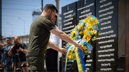 Зеленський в Одесі вшанував пам'ять загиблих бійців Військово-Морських сил - 285x160