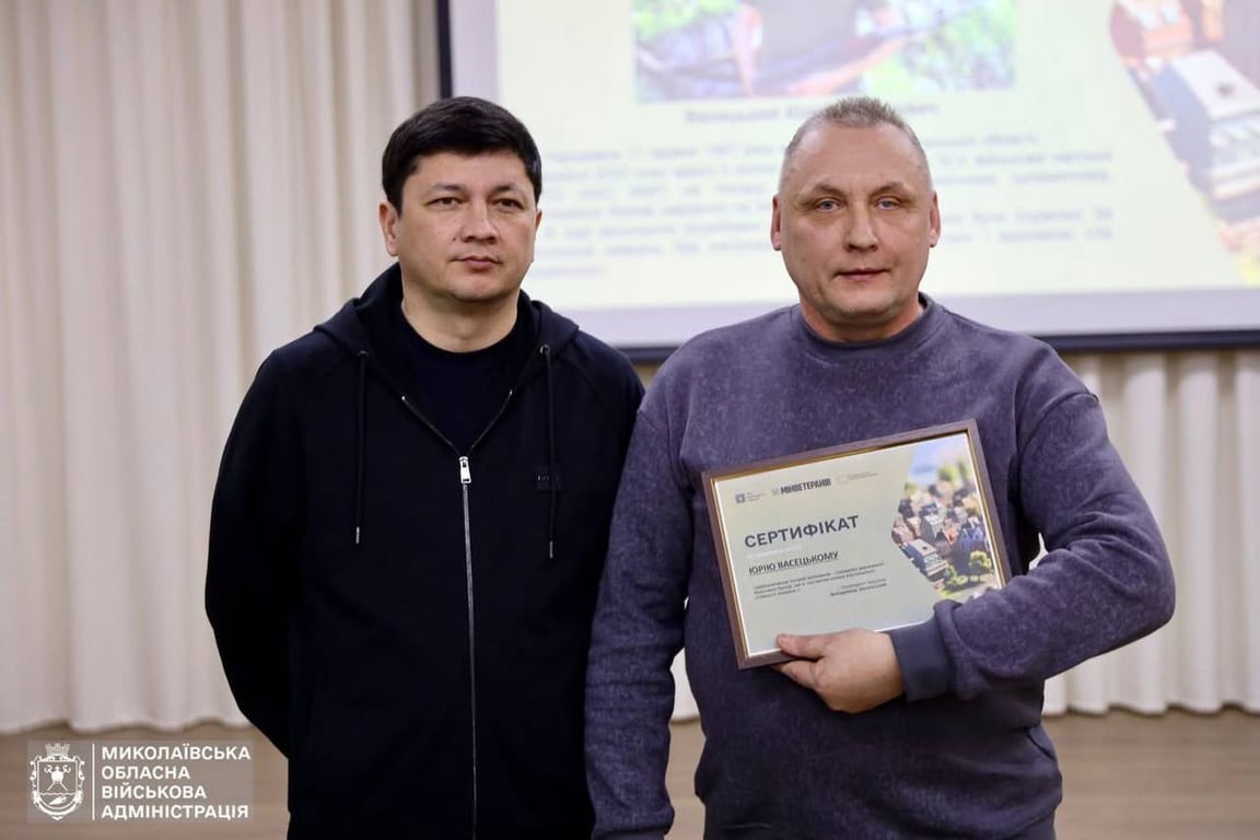 Кім передав родинам військових сертифікати на житло