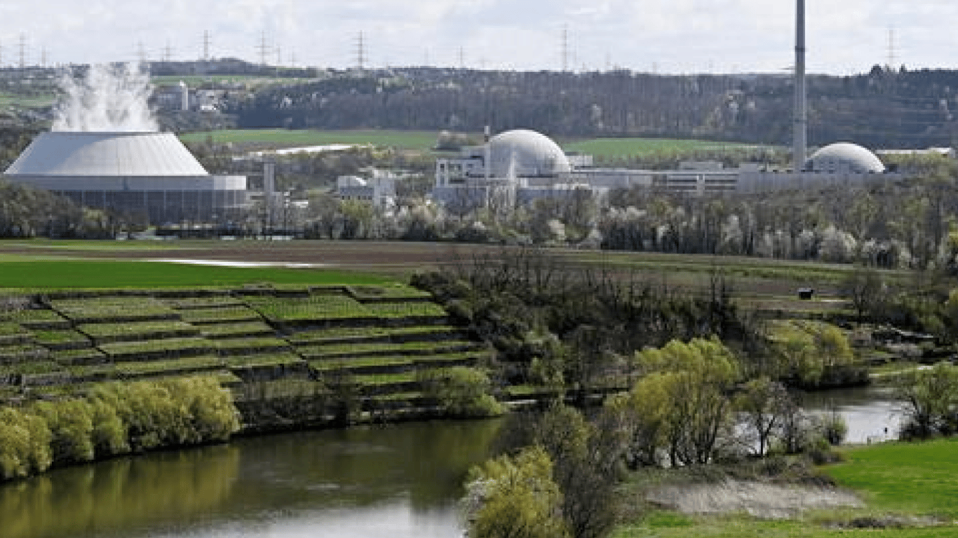 Германия отключила от сети последние работающие АЭС
