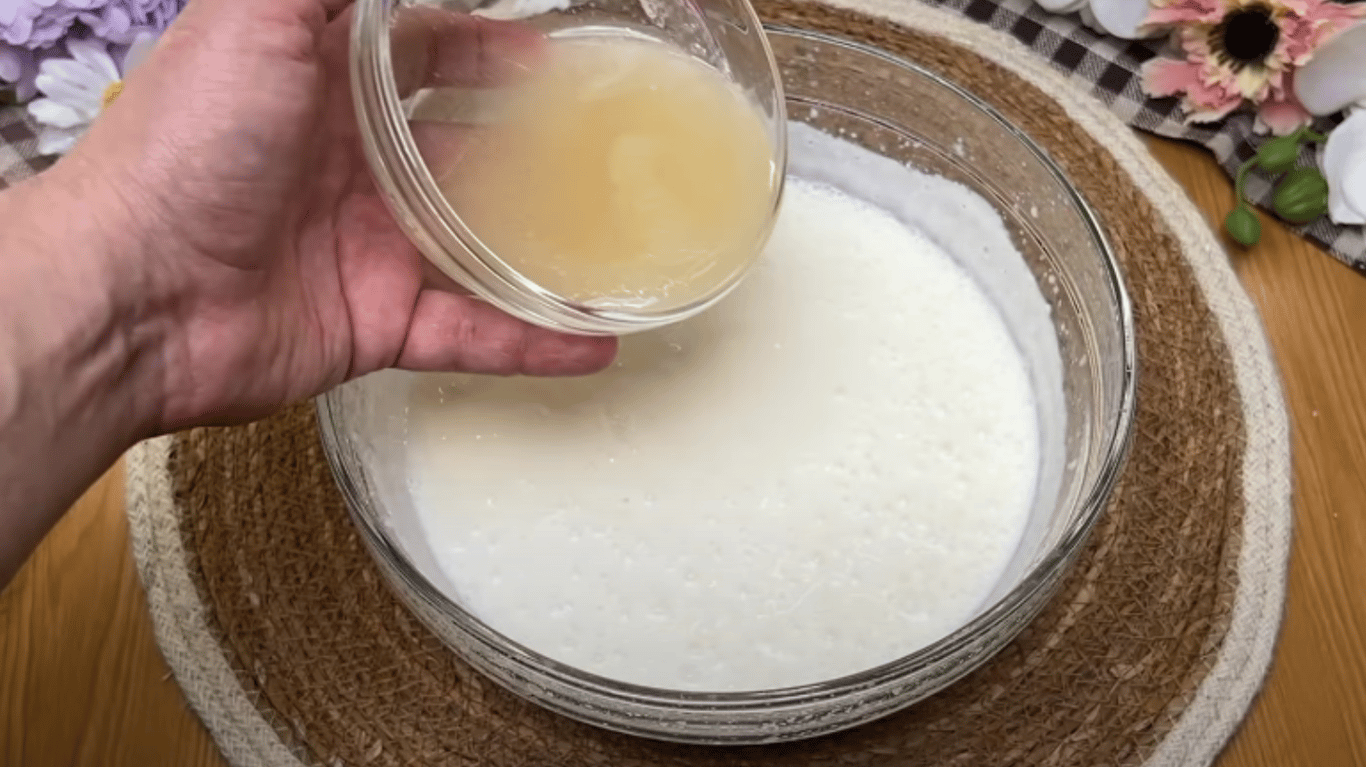 десерт за сметани та фруктів