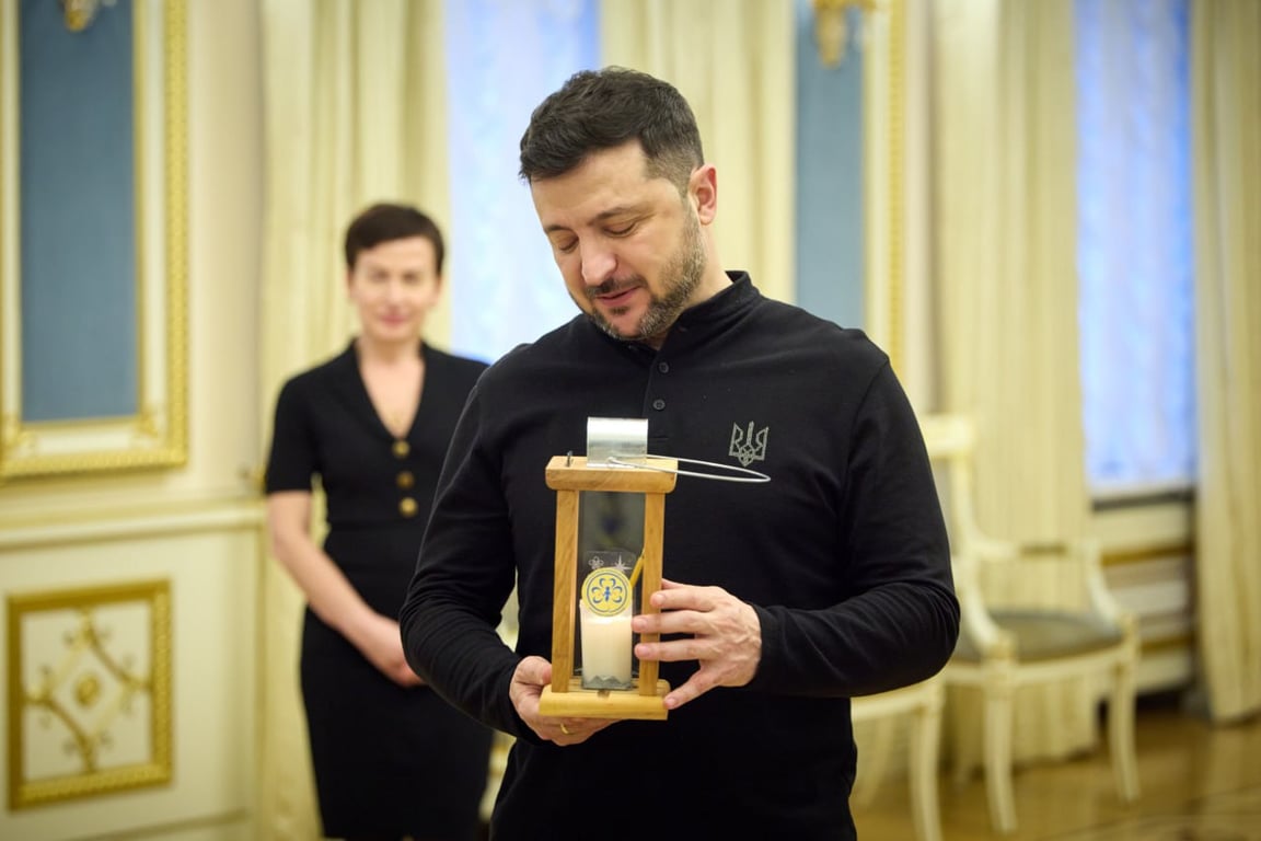 Зеленський прийняв Вифлеємський вогонь миру від скаутів України - фото 2