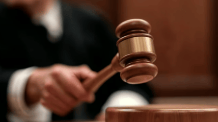 Чоловік вдарив працівника ТЦК ножем — як покарав суд - 285x160