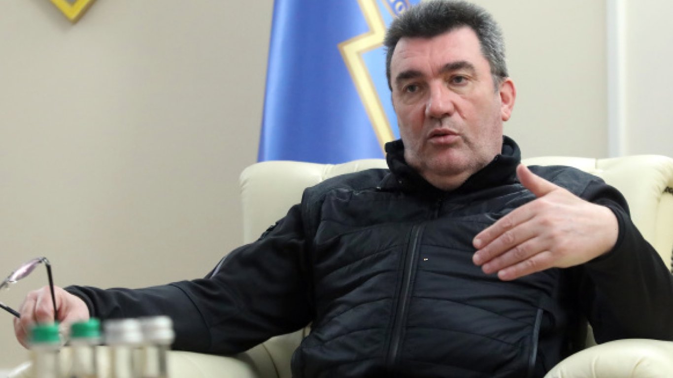 "Это сигнал от путина": Данилов отреагировал на инцидент над Черным морем