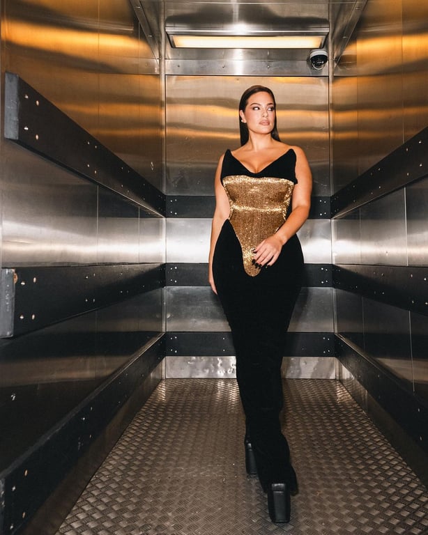 Модель Ешлі Грем. Фото: instagram.com/ashleygraham/