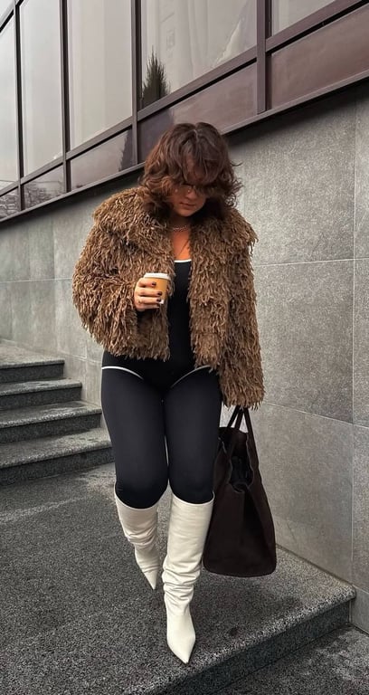 Відома блогерка слідкує за усіма новинками моди