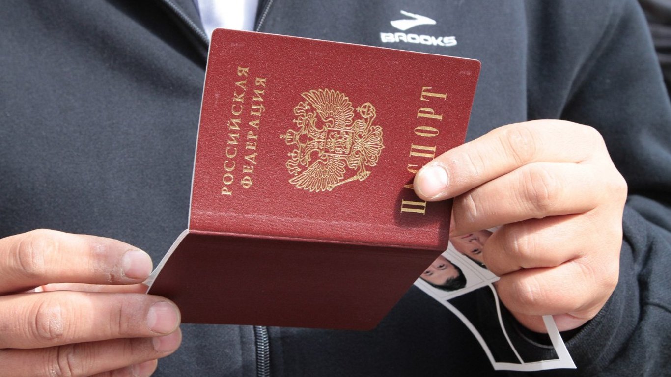 Раздавала российские паспорта: в Харьковской области обнаружили очередную коллаборантку