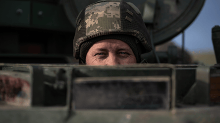 Военный усыновил ребенка — может ли он уволиться из ВСУ - 285x160