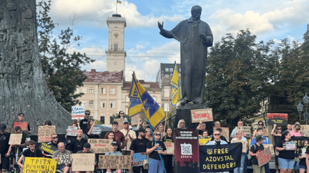 Во Львове состоялась акция в поддержку пленных — фоторепортаж - 285x160