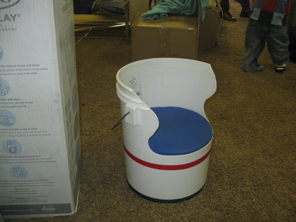 Як старе відро можна ефективно використати на дачі