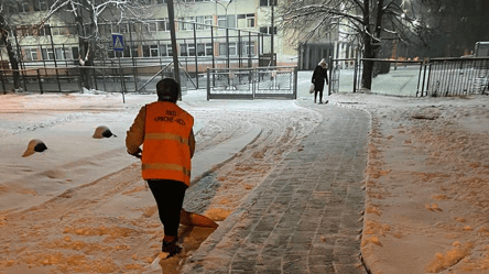 Львов за ночь замело снегом — фото и видео - 285x160