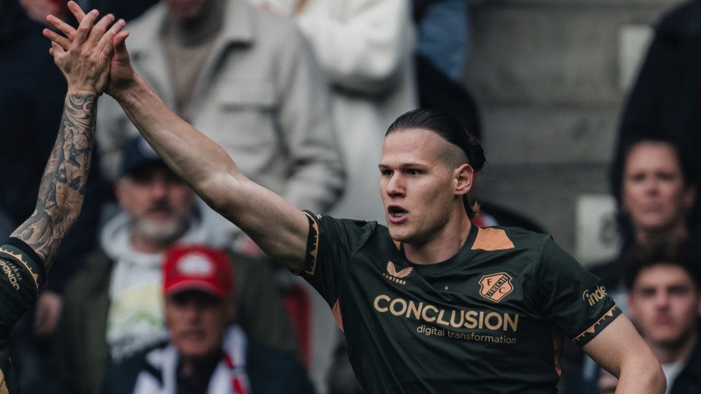 Степанов забил ПСВ на 5-й минуте матча чемпионата Нидерландов