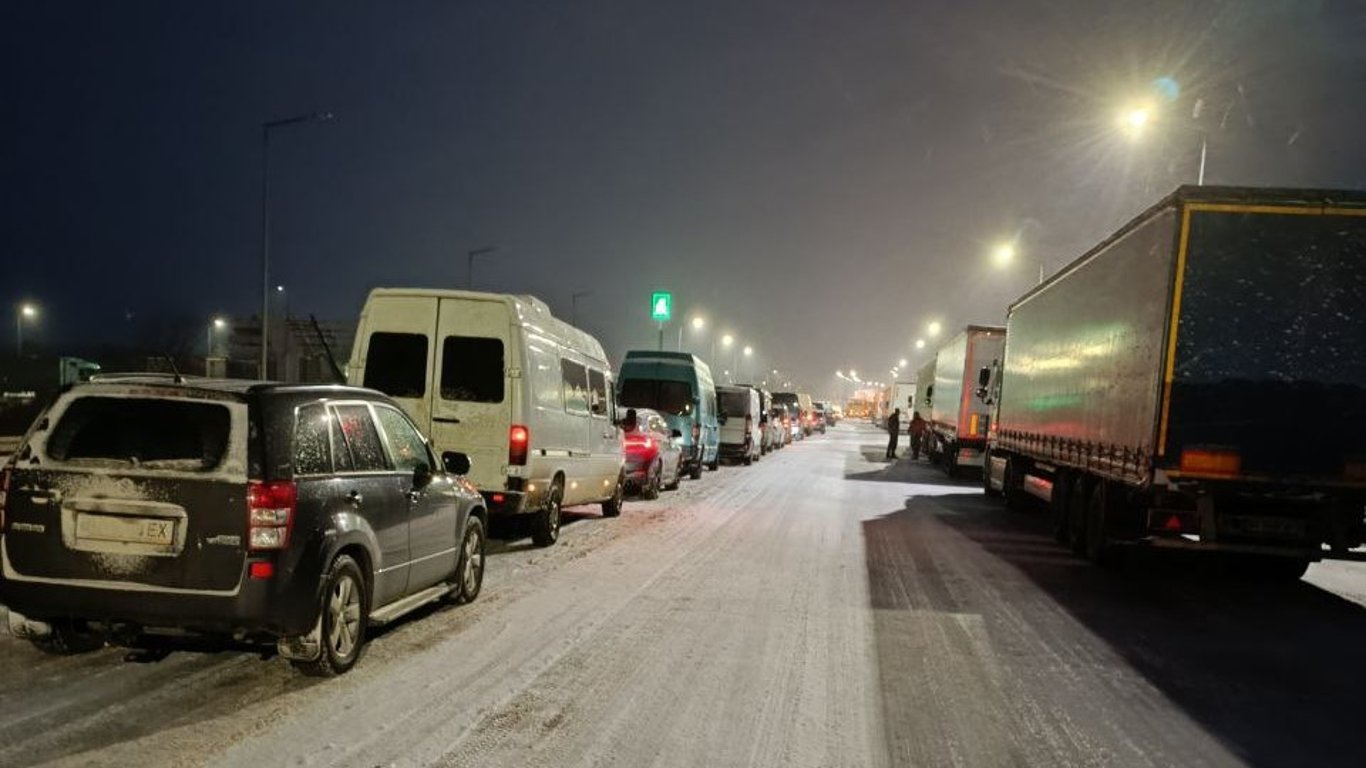 Очереди на границе Украины сегодня вечером, 13 февраля