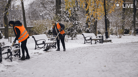 Сколько техники и работников привлечено к уборке снега в Киеве — данные от КГГА - 285x160