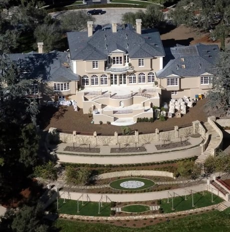 Розкіш без меж — хто зі світових зірок живе в люксі (фото) - фото 1