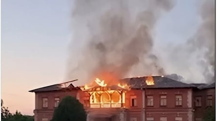 Сгорела дотла: РФ уничтожила усадьбу Миклашевских в Запорожской области - 285x160