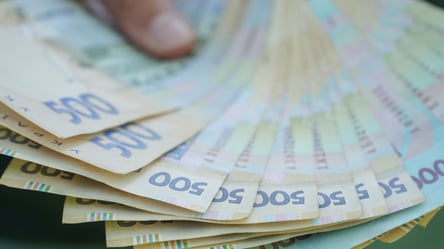 Українцям виплатять по 3,6 тис. грн у листопаді — деталі - 285x160