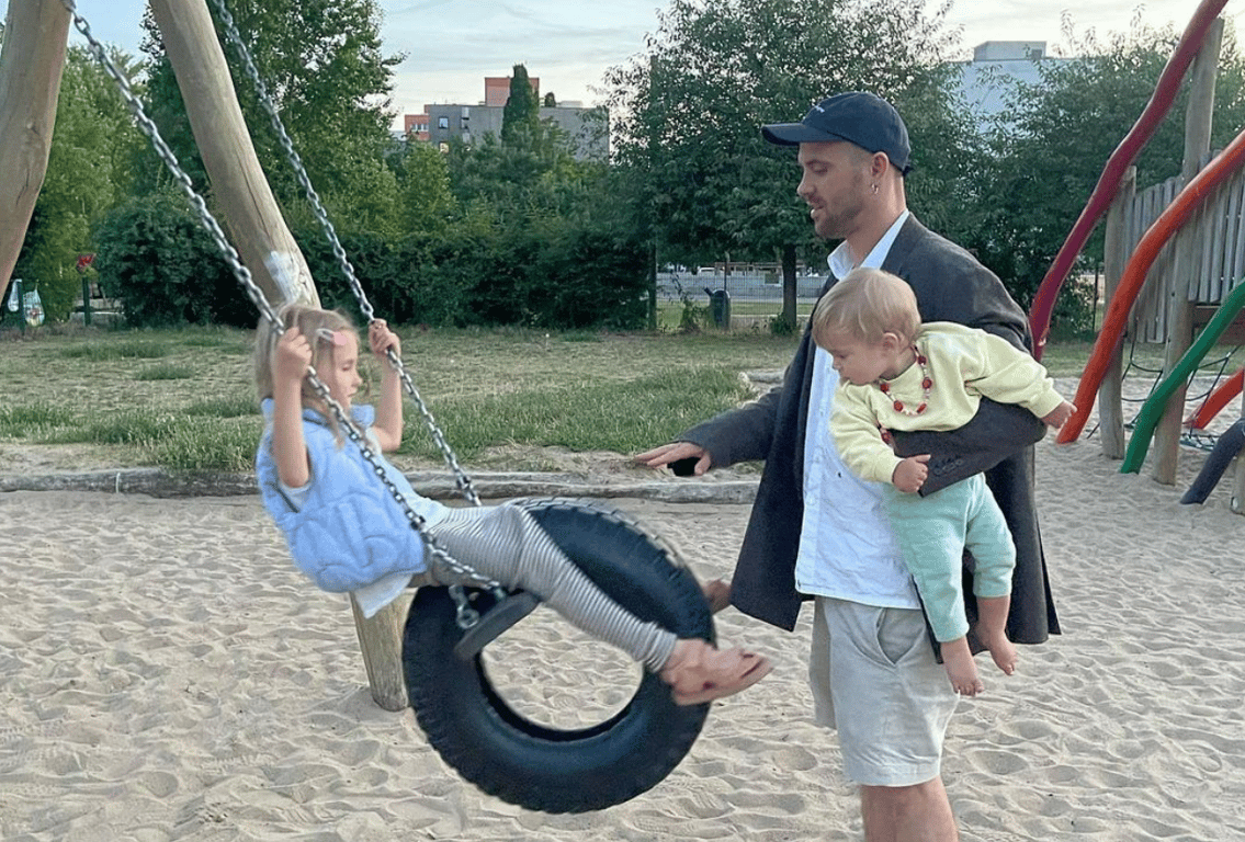 Михаил Кацурин со своими детьми от первого брака