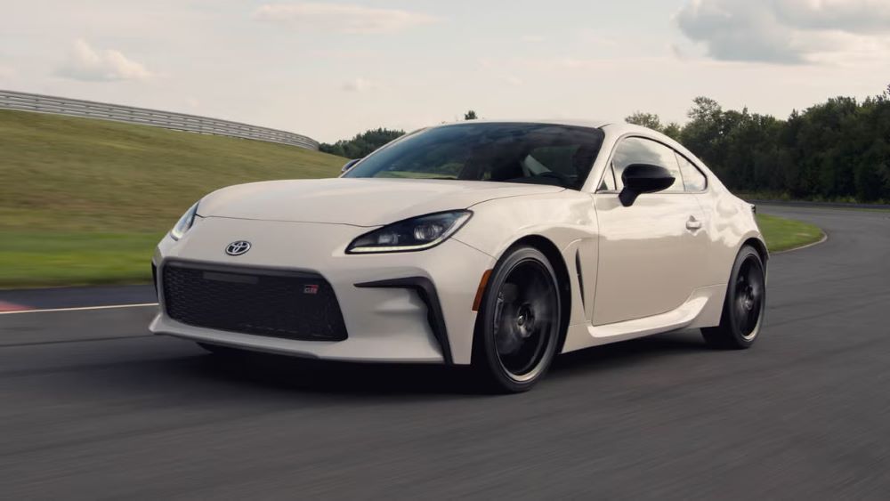 Интересный поворот — два самых надежных автомобиля Toyota имеют двигатели других брендов - фото 1