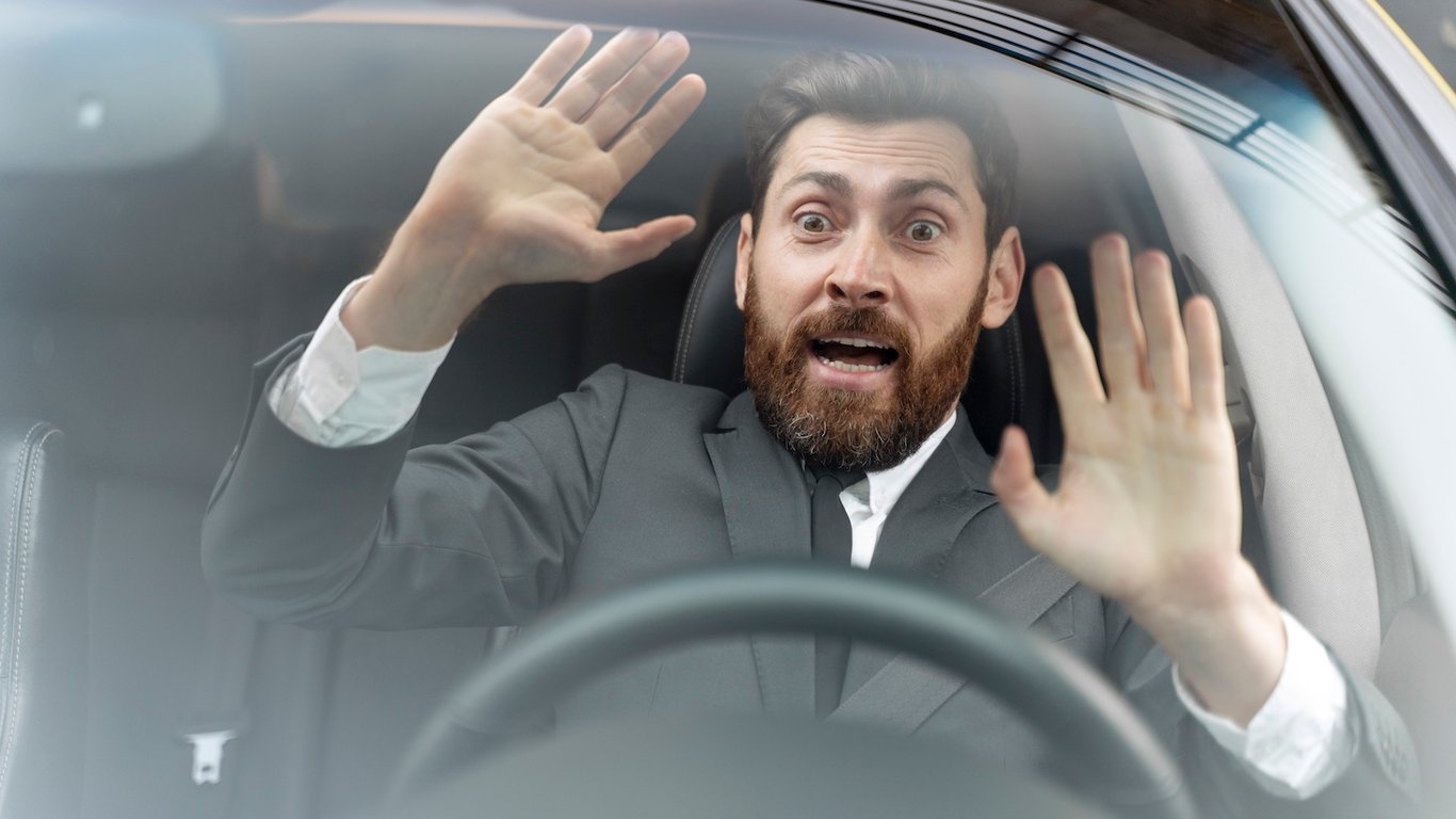 Исследование: кто до сих пор не доверяет электромобилям