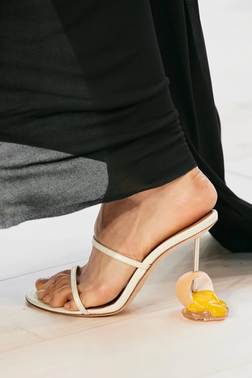 Взуття зі скульптурними підборами 2025 року