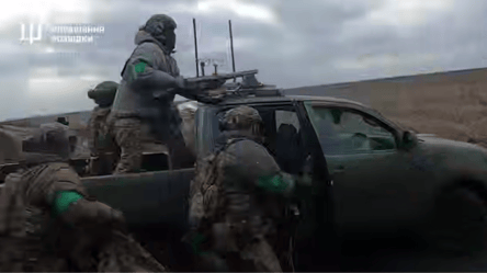 В ГУР показали кадры штурмовых действий возле Покровска — видео - 290x160