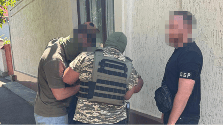 На Одещині поліцейський і чиновник ТЦК підуть під суд — причини - 290x160