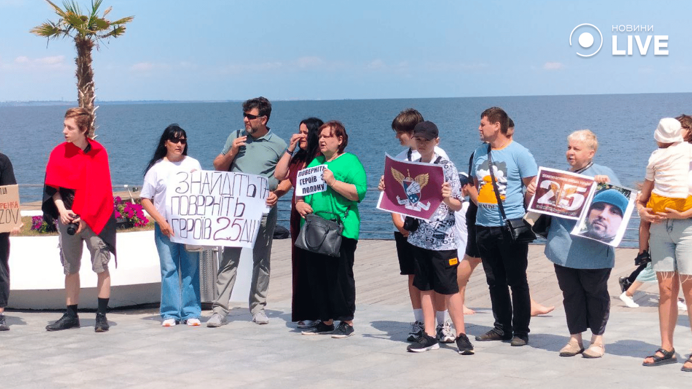 Де АЗОВ — в Одесі відбулася масштабна акція на підтримку військовополонених - фото 4