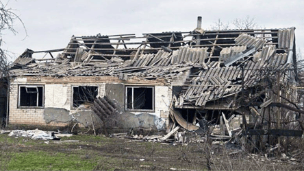 Почти 800 ударов за сутки — РФ атаковала дома в Запорожье - 285x160