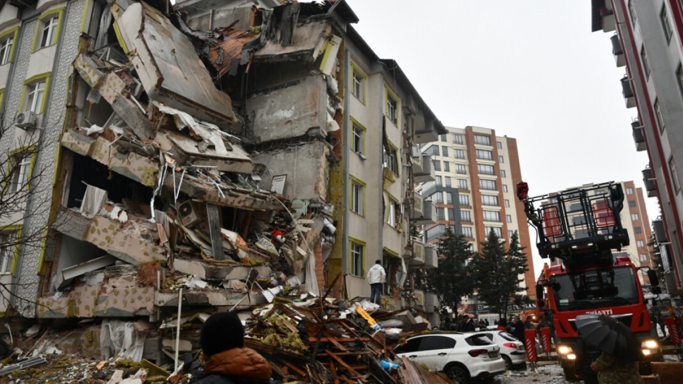Землетрясения в Турции — посольство Украины нашло девять из 27 украинцев