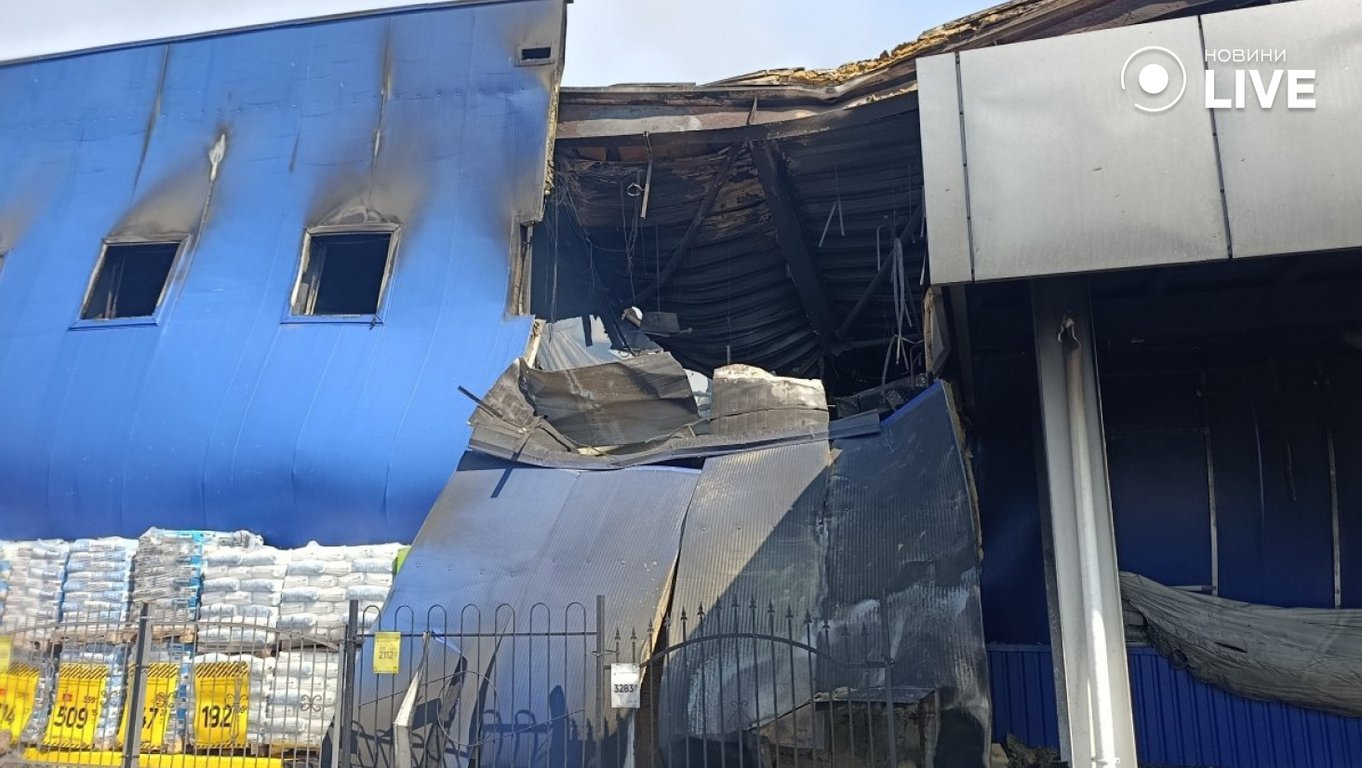 Фото наслідків удару по епіцентру в Одесі