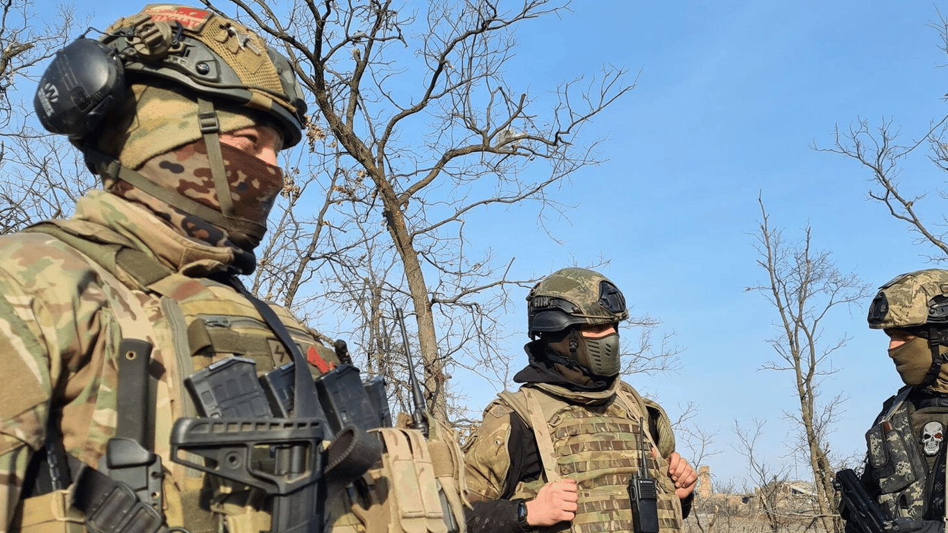 Казнь украинского военного: российские СМИ сообщают, что на видео узнали "вагнеровцев"