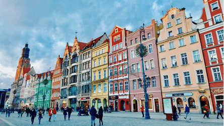 В Польше введут новые требования по зарплате — что изменится - 290x160