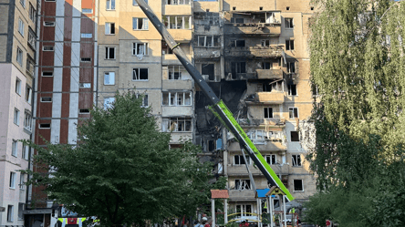 В Святошинском районе Киева продолжается разбор завалов — видео - 285x160