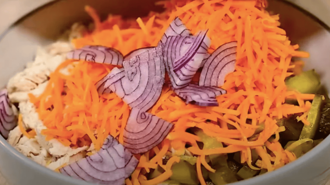 рецепт салату з куркою та морквою