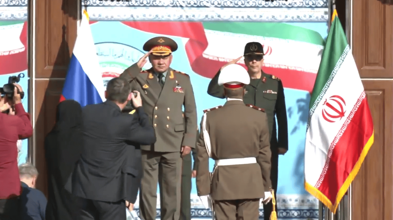 Шойгу лично прибыл в Иран, чтобы просить больше оружия