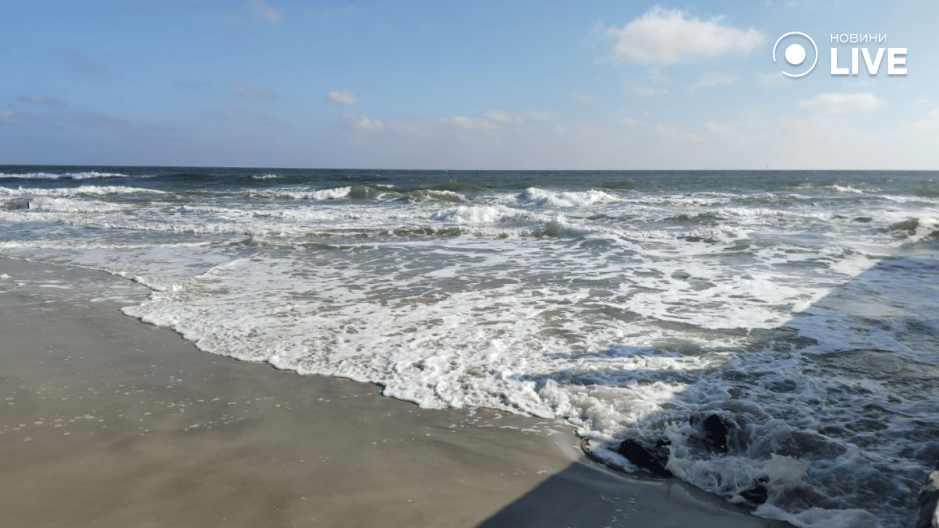 Ясна погода зібрала натовпи одеситів на узбережжі — фоторепортаж - фото 9