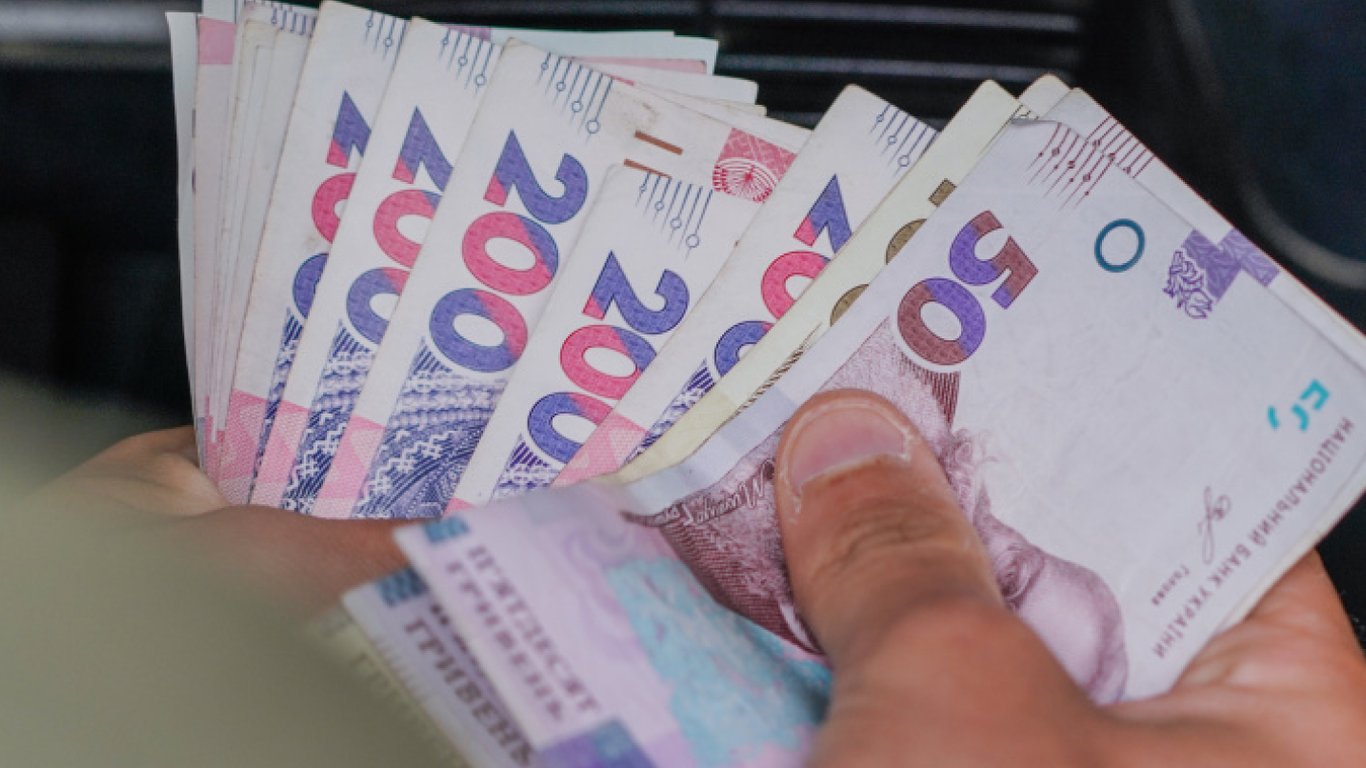 Минимальная пенсия выросла на 5 100 грн: кому повысили выплату и как оформить