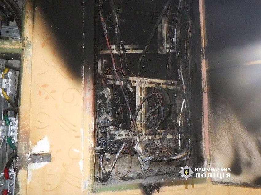 Знищена телекомунікаційна шафа