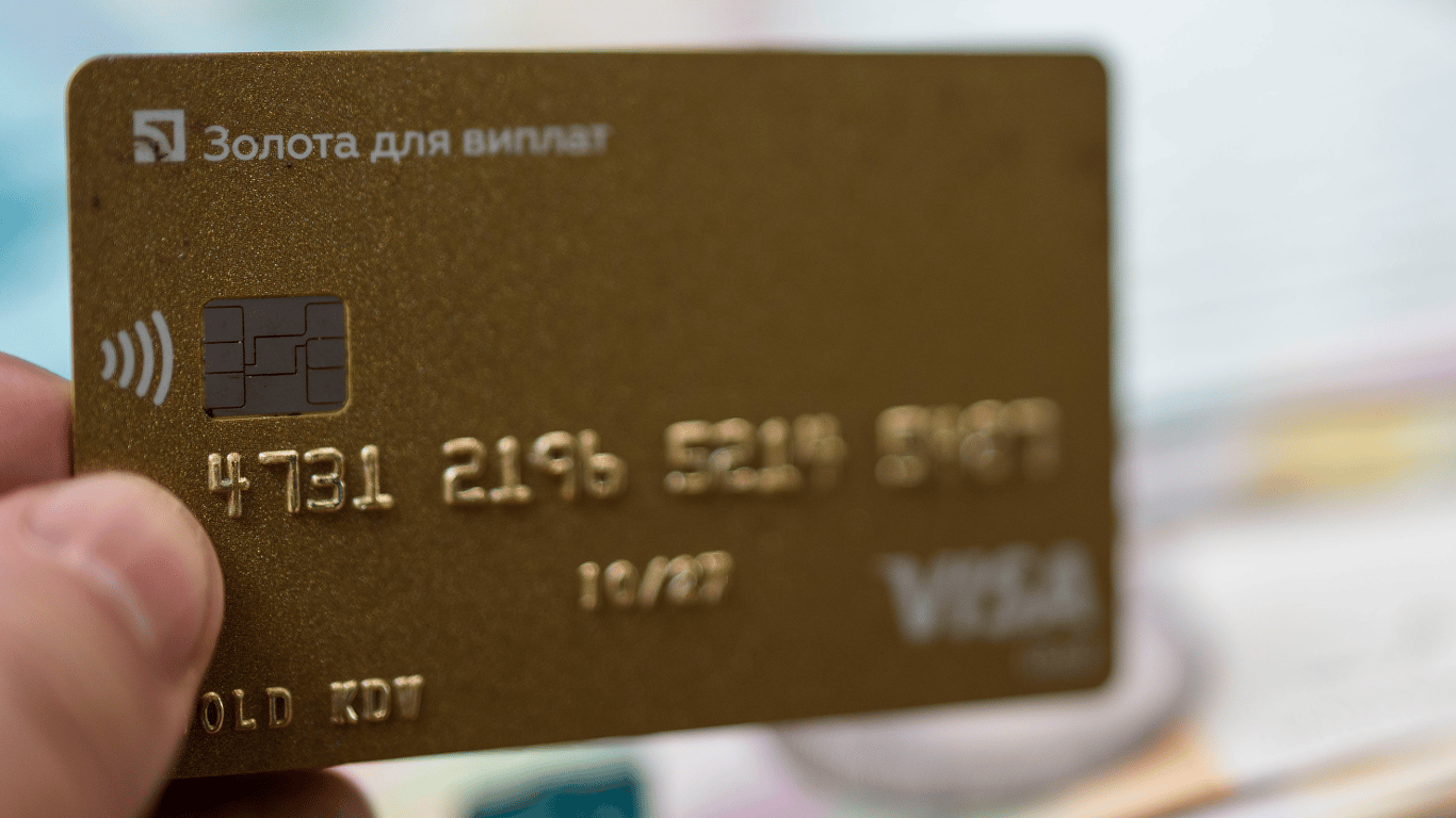 Лимиты на карточные переводы: какую максимальную сумму можно отправить родственнику на карту в апреле 2026 года
