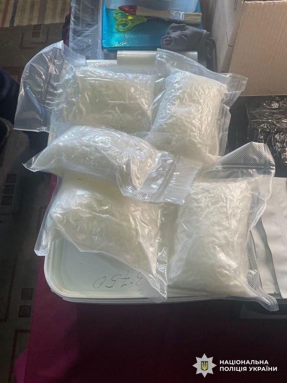 Готова до збуту партія амфетаміну та мефедрону вилучена поліцією