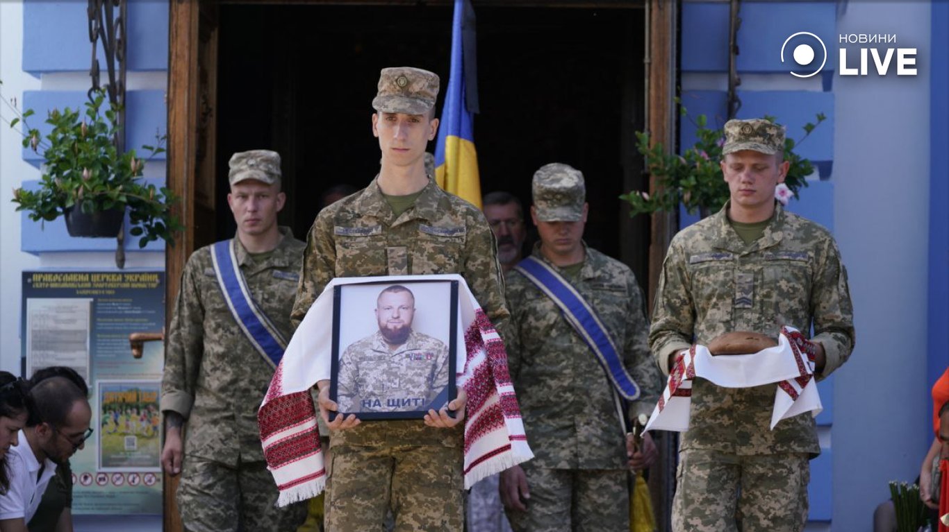 У Києві проходить прощання з бійцем 72-ї ОМБр Володимиром 