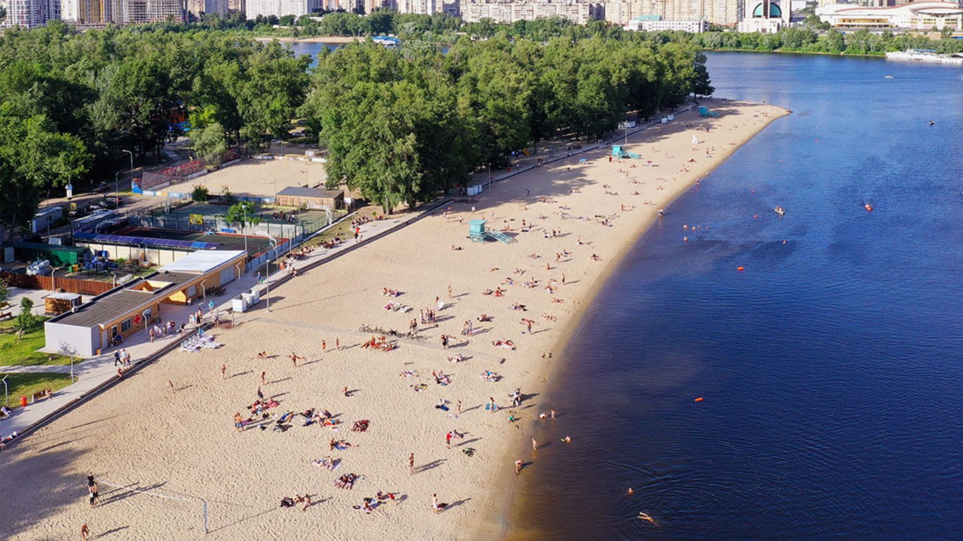 Суворо заборонено купатися: які пляжі Києва не пройшли санітарну перевірку