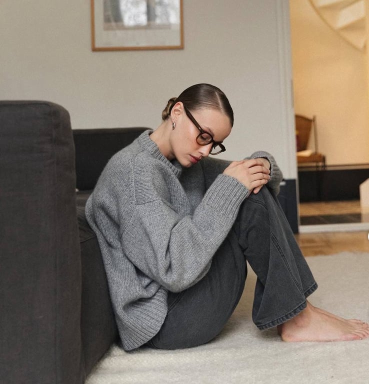 Сірий светр в сучасному гардеробі