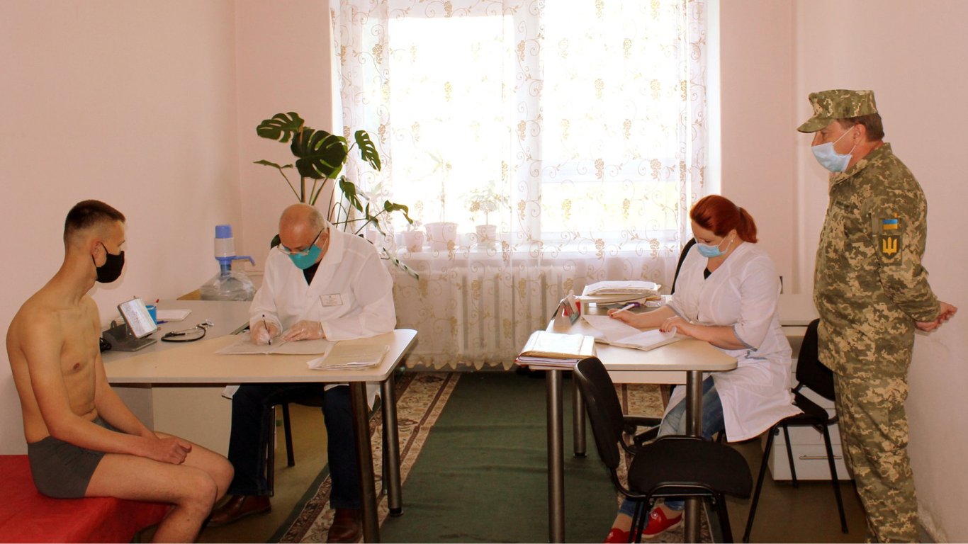 Мобилизация в Украине — когда необходимо проходить ВВК и каких врачей посетить