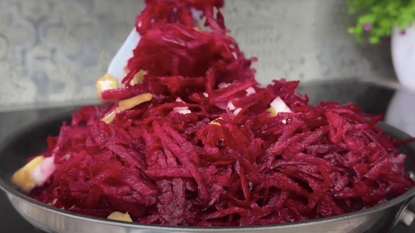 тушковані баклажани з буряком