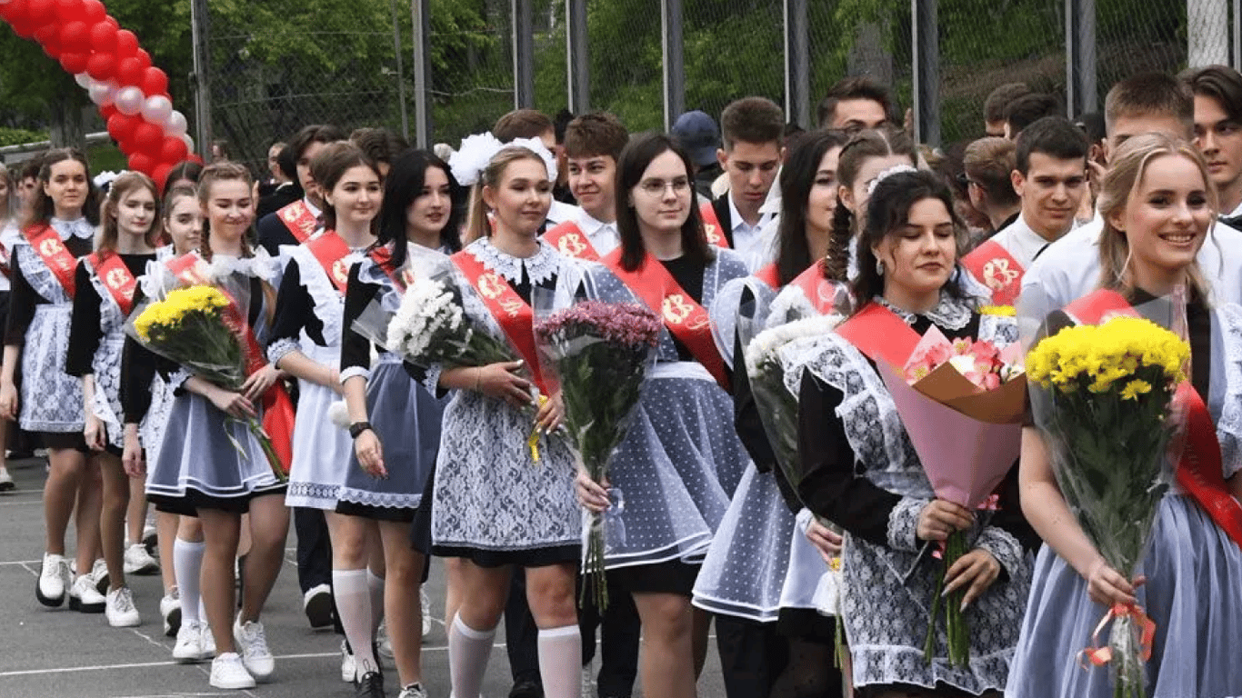 В Крыму для некоторых школьников отменили последний звонок