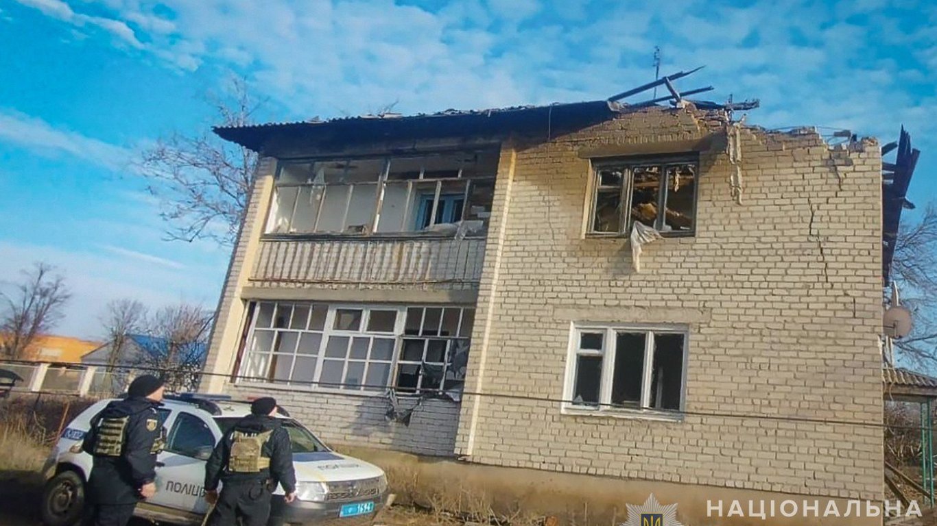 В результате утренних обстрелов поселка в Запорожье погибла пожилая женщина