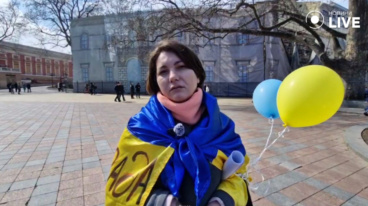 Чіткі терміни служби — в Одесі люди вийшли на мирну ходу - фото 3